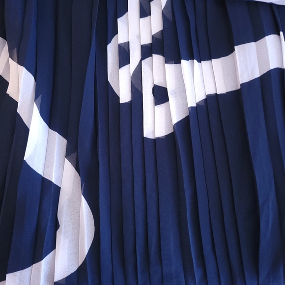 Anthropologie Selected Femme Abstract Pleated Midi Skirt - Picture 3 of 4